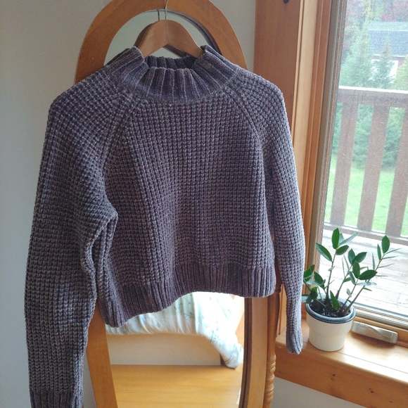 H&M Sweaters - ✨ 2/30$ - H&M/Divided - Cropped gray sweater